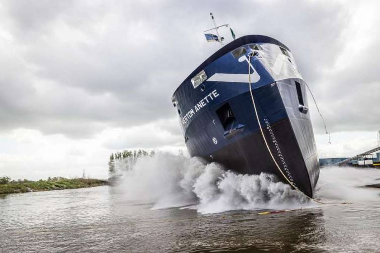 “Thecla Bodewes Shipyards” gəmiqayırma zavodunda dedveyti 7280 ton olan gəmi suya buraxılıb