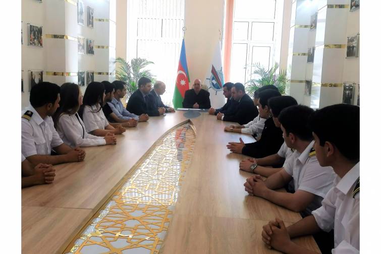  “Dəniz nəqliyyatının inkişaf prespektivləri” mövzusunda keçirilmiş konfransın məruzəçiləri diplomlarla təltif ediliblər
