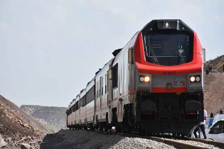 Türkiyədən Gürcüstana BTQ dəmir yolu ilə ilk sınaq qatarı gedib