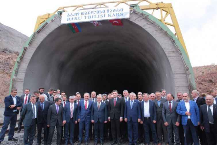 Azərbaycan, Gürcüstan və Türkiyə rəsmiləri BTQ dəmir yolu xəttinin icra vəziyyəti ilə tanış olublar