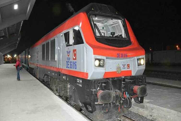 Bakı-Tbilisi-Qars dəmiryolu ilə ilk qatar Qarsa çatıb