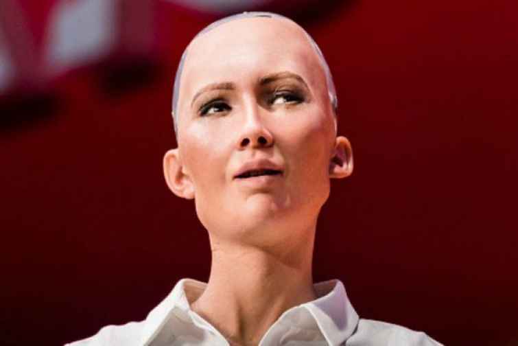 Dünyanın ilk robot vətəndaşı İstanbula gəlir – VİDEO