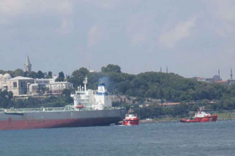 İstanbul boğazı tranzit gəmilərin hərəkəti üçün 3 saat bağlı qalıb