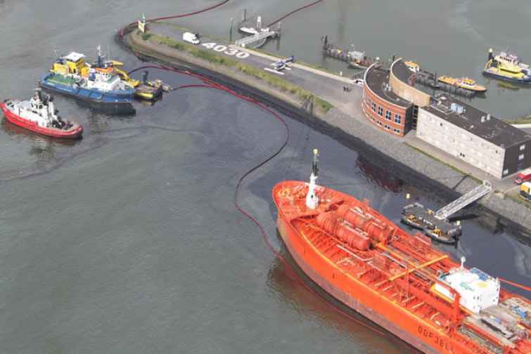 Roterdam limanında 90 milyon dollarlıq neft sızıntısı