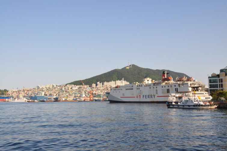 Cənubi Koreyada 195 sərnişini olan bərə qəza törədib