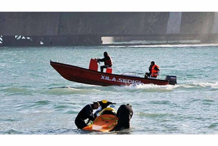 Xəzərdə s&ouml;rfinq edərkən batma təhl&uuml;kəsi ilə &uuml;zləşmiş Rusiya vətəndaşı xilas edilib