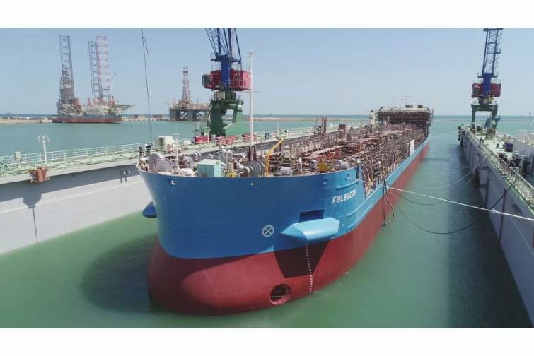 Azərbaycan istehsalı olan ikinci tanker inşasının növbəti mərhələsi üçün suya salınıb - VİDEO