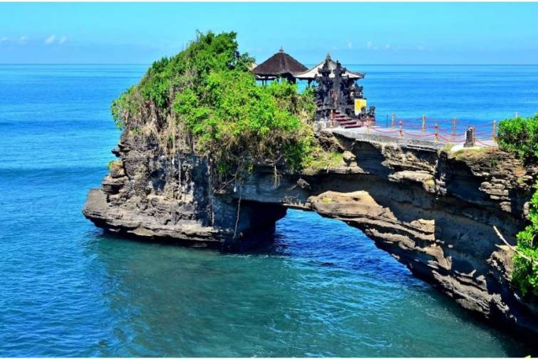 Bali adasına axın artıb