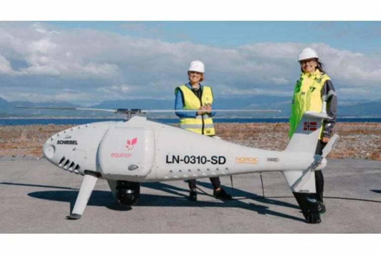 Dünyada ilk dəfə dəniz qazma buruğuna detal dron vasitəsilə çatdırılıb - VİDEO
