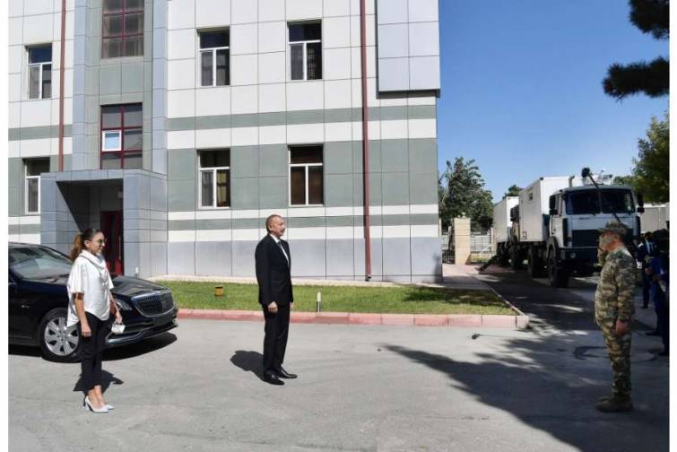 Prezident İlham Əliyev və birinci xanım Mehriban Əliyeva Müdafiə Nazirliyinin Mərkəzi Hərbi Klinik Hospitalında müalicə olunan yaralı hərbçilərlə görüşüblər