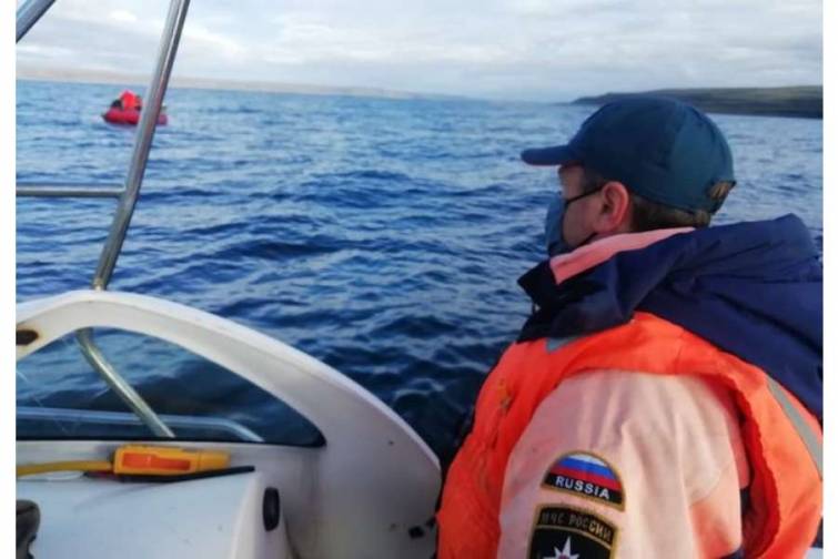 Barens dənizində balıqçı gəmisi batıb, 17 nəfər itkin düşüb