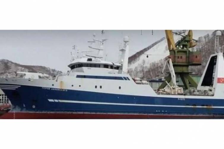 Kamçatkaya məxsus balıqçı gəmisi idarədən çıxıb