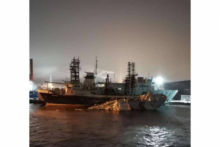 Murmanskda balıqçı gəmisi qəzaya uğrayıb