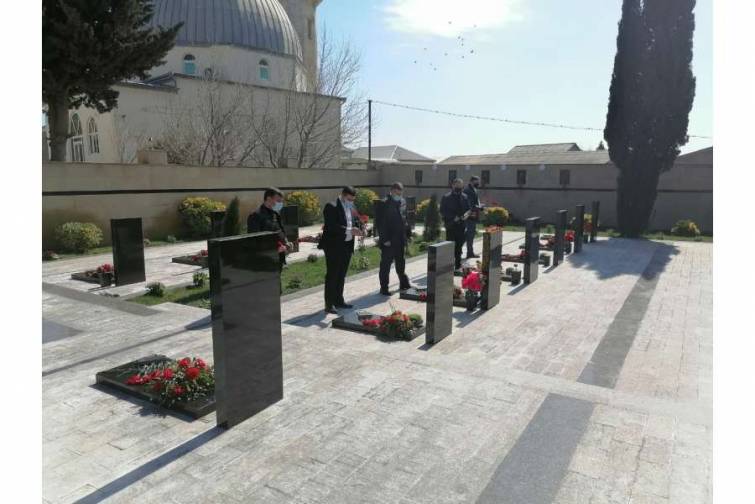 BGTZ əməkdaşları Şəhidlərin məzarlarını ziyarət ediblər