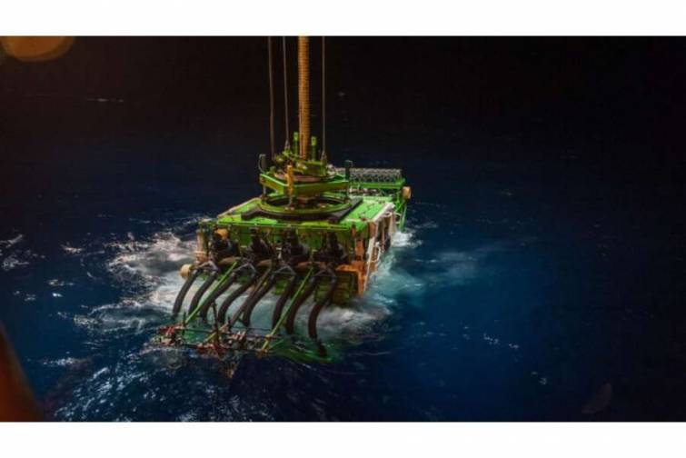 Sakit okeanda 25 tonluq sualtı robot batıb