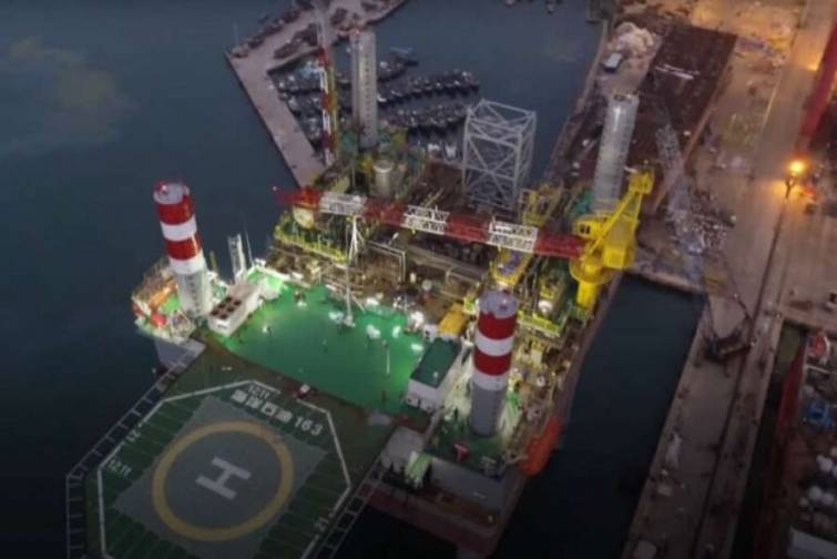 &Ccedil;inin ilk &ouml;z&uuml;qaldıran &uuml;zən platformasının iş sahəsinə &ccedil;atdırılması işlərinə başlanılıb