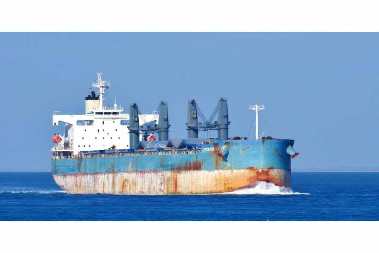 Pirat h&uuml;cumunu dəf edərkən iki dəniz&ccedil;i yaralanıb