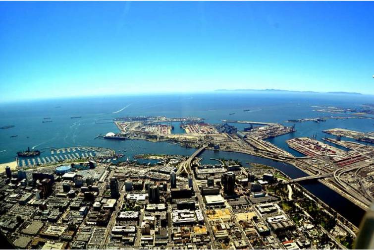 Loq-Bi&ccedil; limanında konteynerlərin nəqli artıb