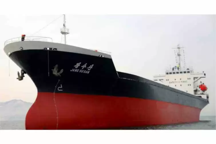 Şimali Koreya son 5 ildə ilk yük gəmisini suya buraxıb
