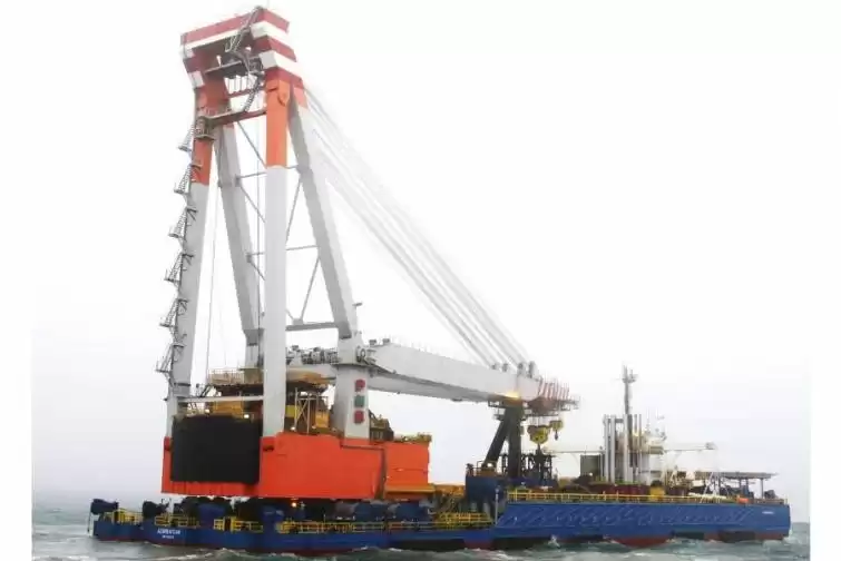 2500 ton yükqadırma qabiliyətinə malik “Azərbaycan” kran gəmisi təmir olunub