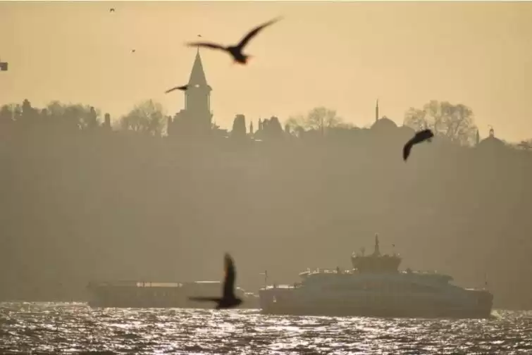Dumanlı hava şəraiti səbəbindən Bosfor boğazında gəmilərin keçidi müvəqqəti dayandırılıb