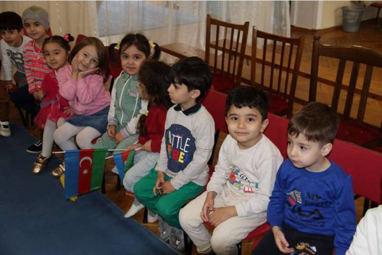“Xəzər” bağçasının uşaqları Heydər babanı yad ediblər