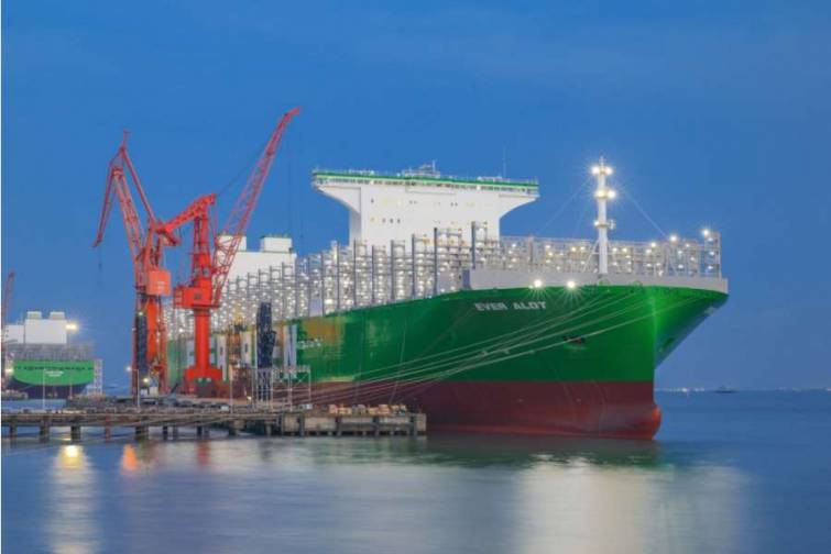 Çində dünyanın ən çox konteyner daşıya bilən gəmisi istehsal olunub 