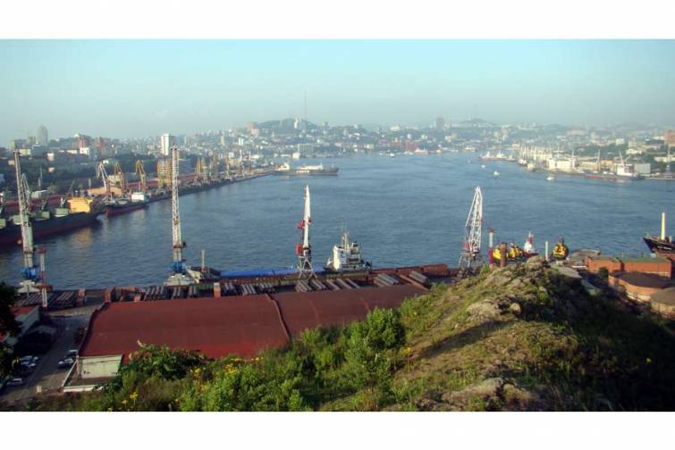 Vladivastok dəniz limanından keçən konteynerlərin sayı çoxalıb