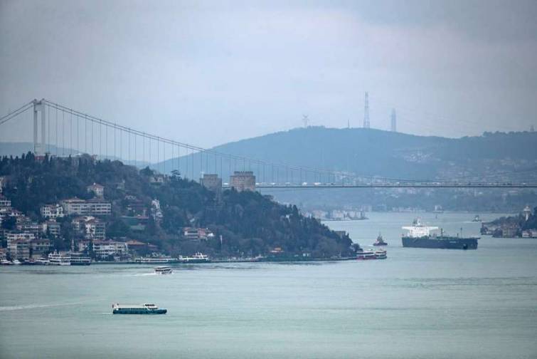 Dardanel boğazında tankerlə kater toqquşub