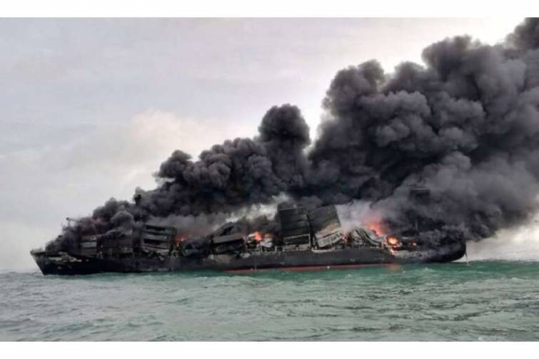 Yanmış konteyner gəmisinə g&ouml;rə ziyanın bir hissəsi &ouml;dənilib