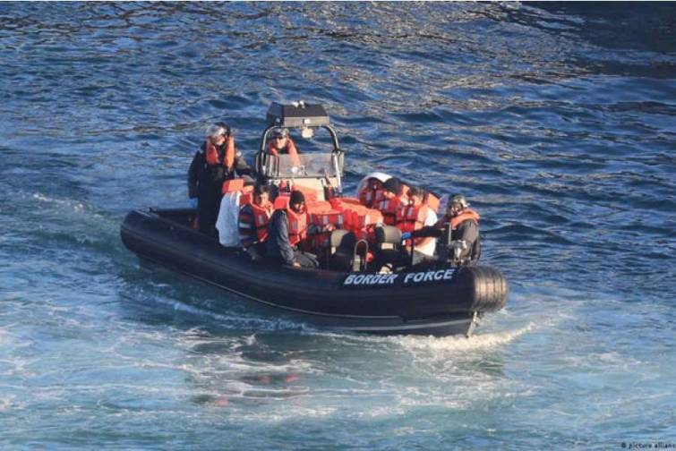 La Manş boğazı ilə Britaniyaya gələn miqrantların sayı artıb