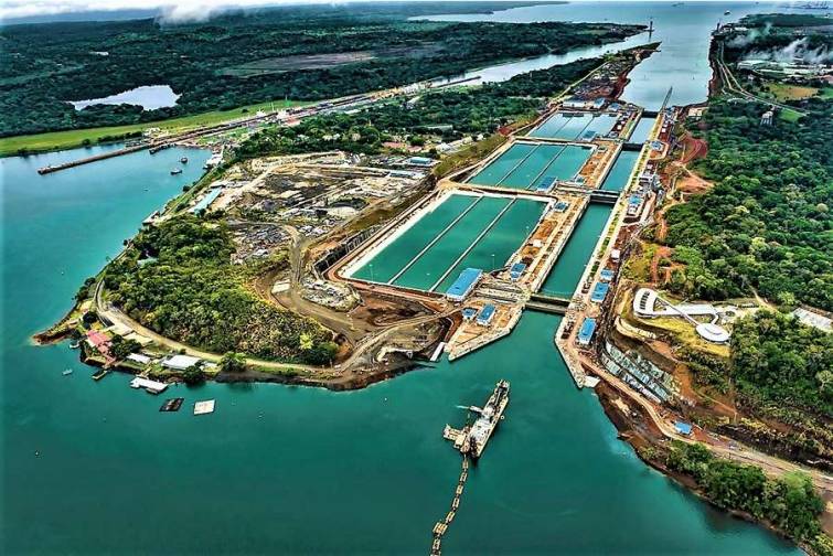 Panama kanalı ilə aparılan yükün həcmi artıb