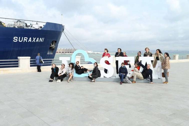 Azərbaycanda keçirilən beynəlxalq konfransın iştirakçıları “Suraxanı” gəmi-muzeyində olublar