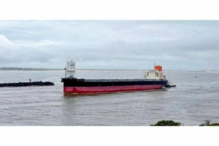 D&uuml;nyanın ilk sərt teleskopik yelkənli balkeri limana daxil olub