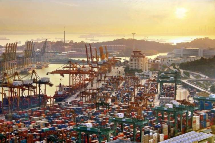 Sinqapur limanında 482 milyon ton yük aşırılıb