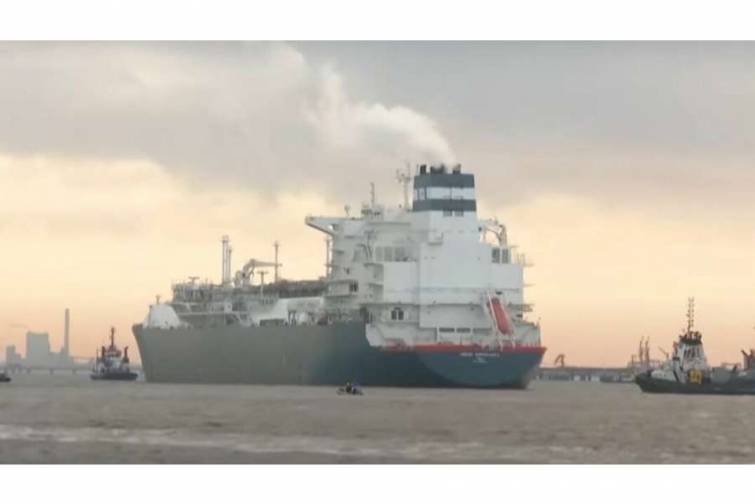 Almaniyada LNG qəbul etmək üçün ilk üzən terminal istifadəyə verilib