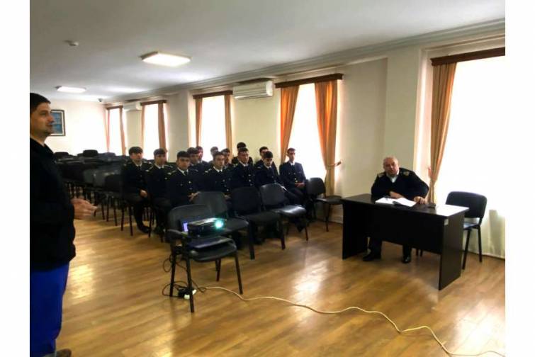 ADDA tələbələrinə fərdi və kollektiv xilasedicilərlə bağlı təlim keçirilib