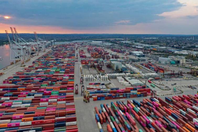 “DP World” terminallarının konteyner dövriyyəsi 19,5 milyon TEU-nu keçib