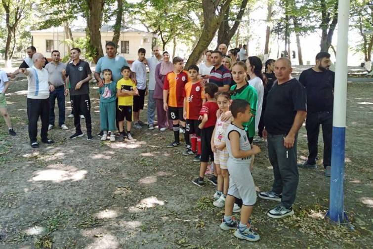 Dənizçi ailələrin iştirakı ilə əyləncəli idman-turizm yarışı keçirilib