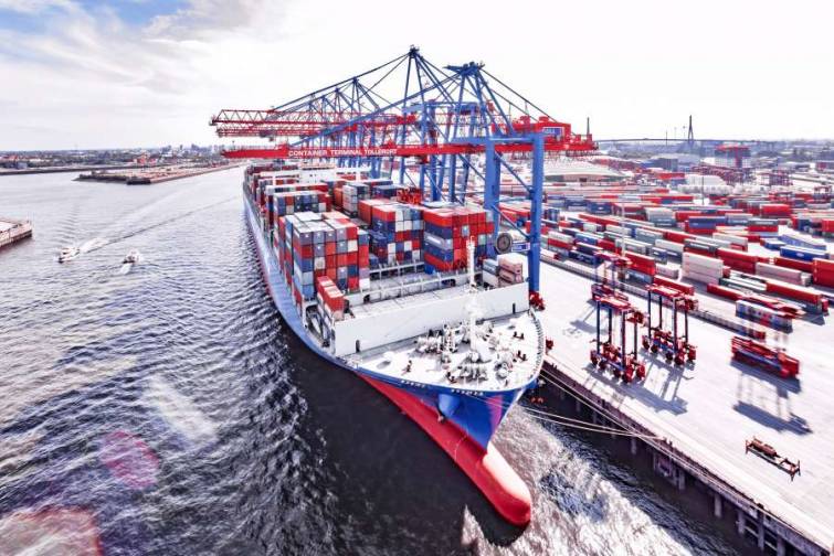 Çin şirkəti Hamburqdakı konteyner terminalında 24,99% pay alır