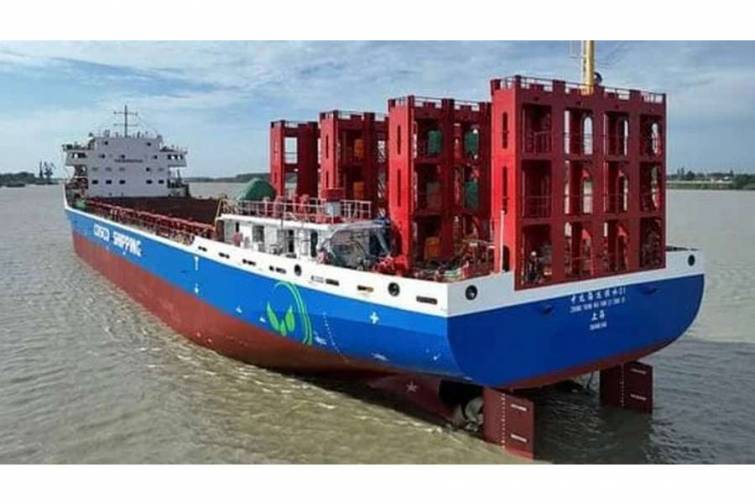 Çinin ən böyük elektrikli konteyner gəmisi suya salınıb