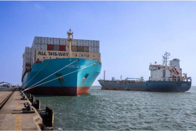 Port Səid limanında konteyner gəmisinin 