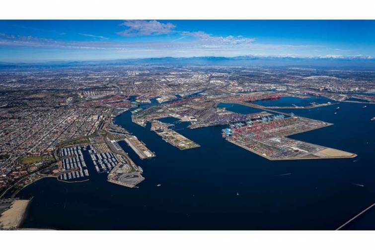 Los-Anceles limanında ildə 190 milyon ton yük aşırmaq olar