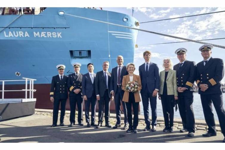 Dünyanın ilk metanolla işləyən konteyner gəmisi “Laura Maersk” adlandırılıb