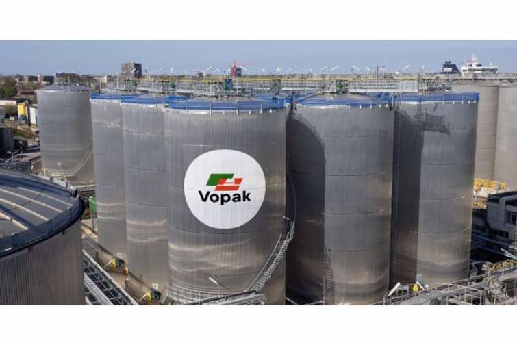 “Royal Vopak” Rotterdamdakı kimyəvi yük terminallarını satır