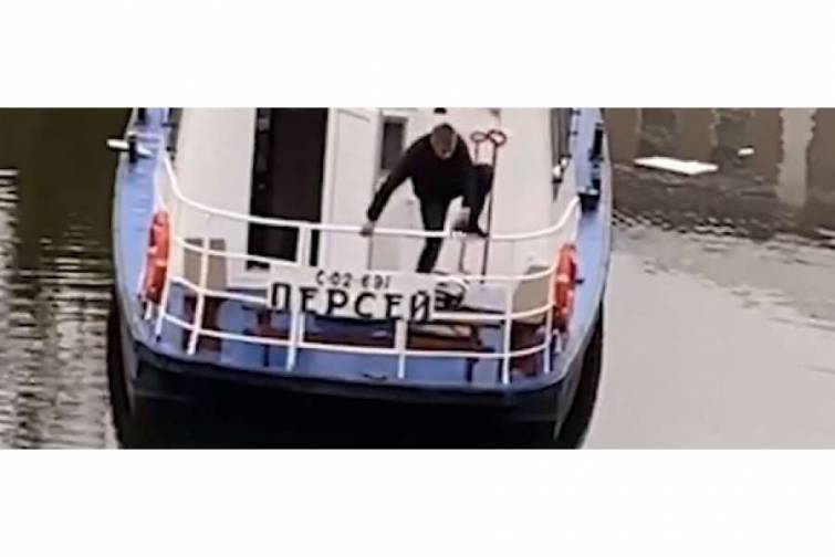 Murmansk vilayətinin 34 yaşlı sakininə sərxoş halda gəmini qaçırmağa cəhd faktı əsasında cinayət işi açılıb