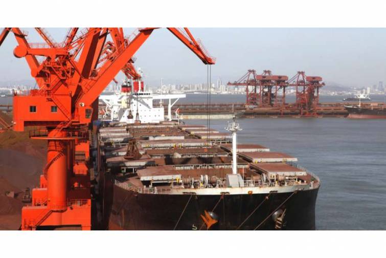 Çinin limanlarında dəmir filizi ehtiyatları ilk dəfə olaraq 100 milyon tondan aşağı düşüb