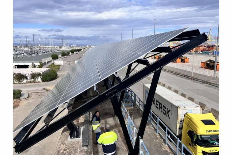 Valensiya limanında günəş panellərindən istifadə tələb olunan elektrik enerjisinin 22%-ni təmin edəcək