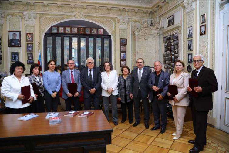 Dənizçi şair Beynəlxalq Rəsul Rza Mükafatına layiq görülüb