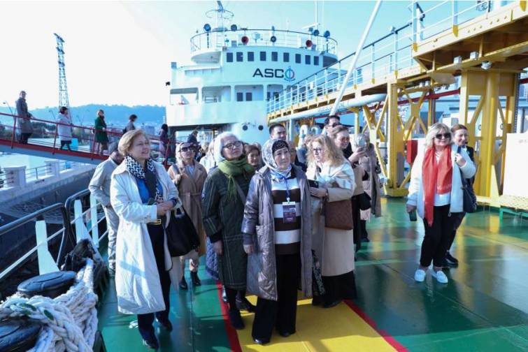Beynəlxalq konfransın iştirakçıları “Suraxanı” gəmi-muzeyində olublar